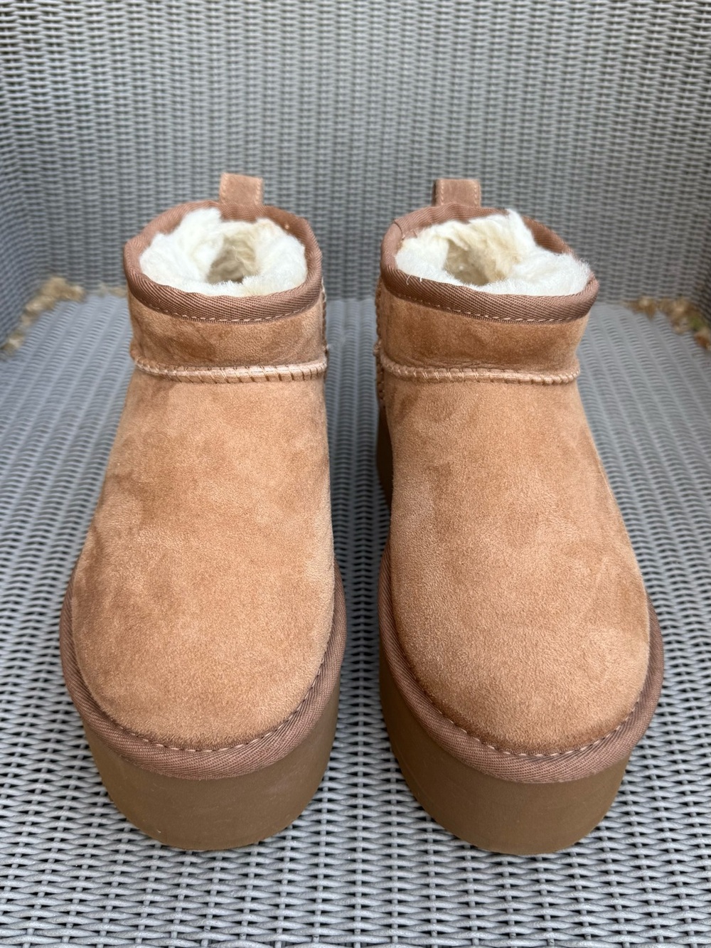 UGG Classic Ultra Mini Platform Boots – Chestnut – US 5